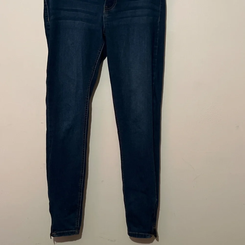 Jeans - Picture 2 of 4